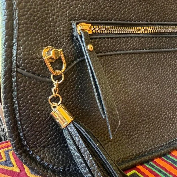 Deluxity Vegan Leather Crossbody Bag Black Gold Hardware Details NWT‎ - Picture 7 of 8